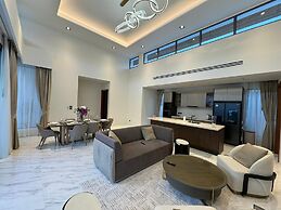 Breeze Villa with maid by Lofty