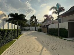 Breeze Villa with maid by Lofty