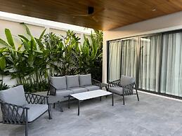 Breeze Villa with maid by Lofty