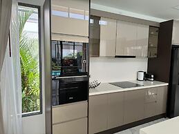 Breeze Villa with maid by Lofty
