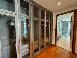 Breeze Villa with maid by Lofty