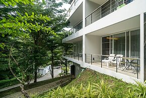 Private studio at Zen Space by Lofty