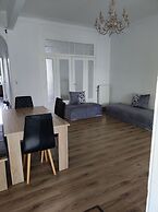 Room in B&B - Spacious Room With Beautiful View of the Koekelberg Basi