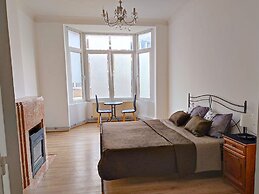 Room in B&B - Spacious Room With Beautiful View of the Koekelberg Basi