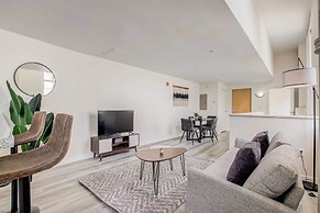 TWO CozySuites Apt w Skybridge Access 4