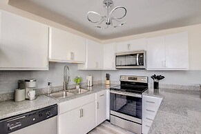 TWO CozySuites Apt w Skybridge Access 4