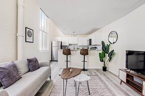 TWO CozySuites Apt w Skybridge Access 4