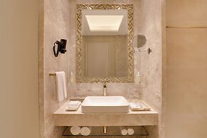 Lemon Tree Premier Budhanilkanth