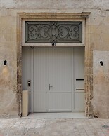 Hôtel Cloître - Entrée autonome, réception en ligne - Encore Mieux