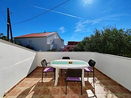 Poncho Apartment Close to Center