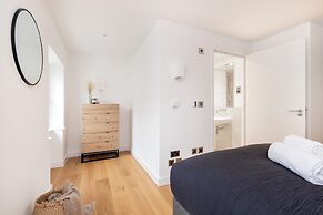 Modern 2BR 2BA with Balcony by Soho