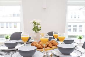 Modern 2BR 2BA with Balcony by Soho