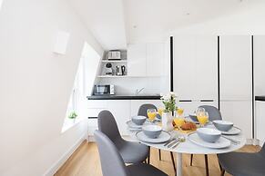 Modern 2BR 2BA with Balcony by Soho