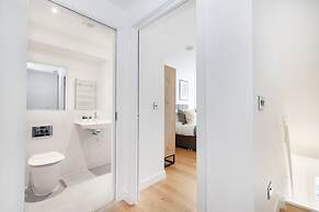 Modern 2BR 2BA with Balcony by Soho