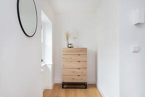 Modern 2BR 2BA with Balcony by Soho