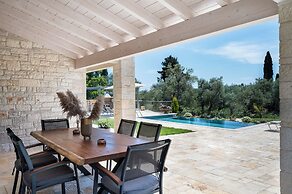 Mateo Stone Villa with Private Pool by Konnect