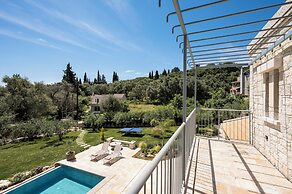 Mateo Stone Villa with Private Pool by Konnect