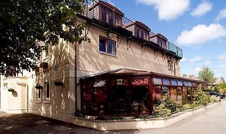 Ooters at The Mariner