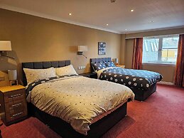 Ooters at The Mariner