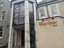 Ooters at The Mariner