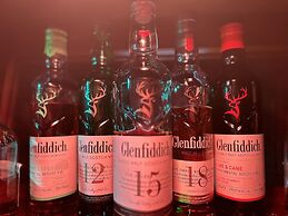 Ooters at The Mariner