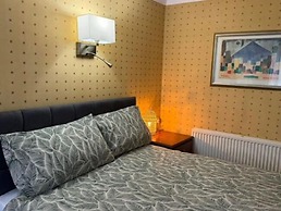 Ooters at The Mariner