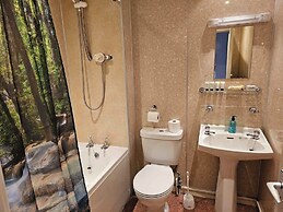 Ooters at The Mariner