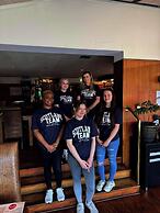 Ooters at The Mariner