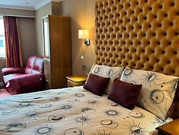 Ooters at The Mariner