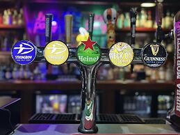 Ooters at The Mariner