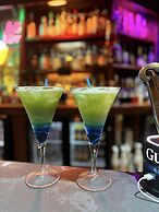 Ooters at The Mariner