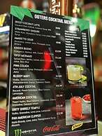 Ooters at The Mariner