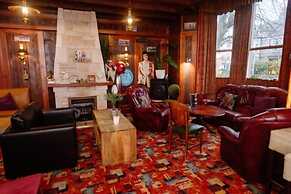 Ooters at The Mariner