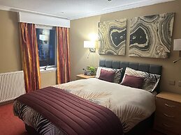 Ooters at The Mariner