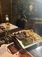 Ooters at The Mariner