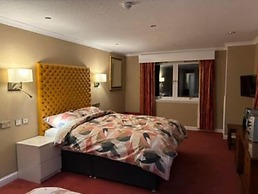 Ooters at The Mariner