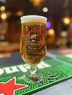 Ooters at The Mariner