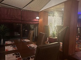 Ooters at The Mariner