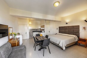 Stephanos Hotel Apts