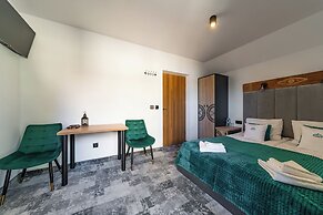 Willa Folk & Prestige