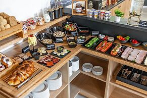 Willa Folk & Prestige