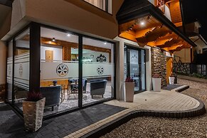 Willa Folk & Prestige