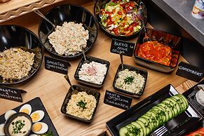 Willa Folk & Prestige