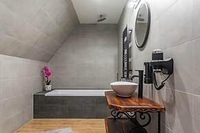 Willa Folk & Prestige