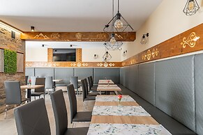 Willa Folk & Prestige