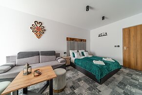 Willa Folk & Prestige