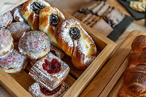 Willa Folk & Prestige