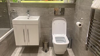 Absolute Stays on Grosvenor-luton Airport-st Albans Train Station-harr