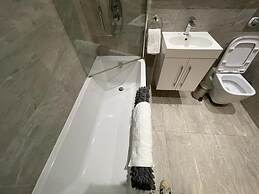 Absolute Stays on Grosvenor-luton Airport-st Albans Train Station-harr