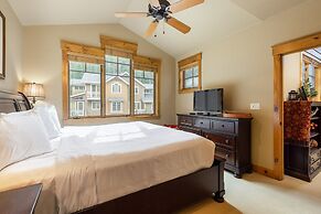 6554 Settlers Creek 3 Bedroom Townhouse by RedAwning